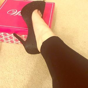 ✨LAST CALL✨ Black sequined pumps